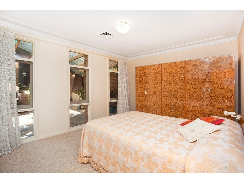 33 Burbank Avenue, East Hills NSW 2213