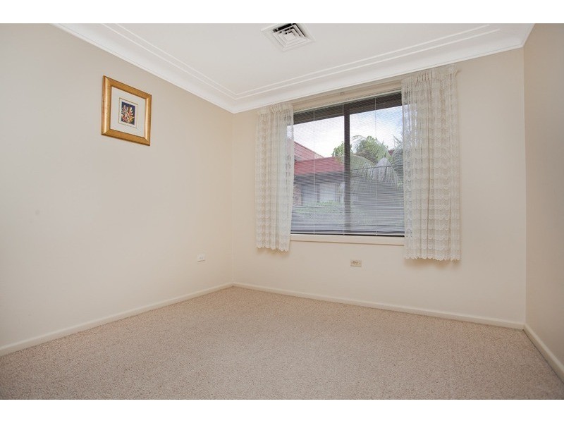 33 Burbank Avenue, East Hills NSW 2213