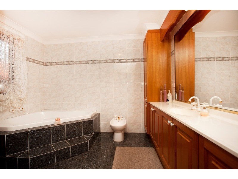 33 Burbank Avenue, East Hills NSW 2213