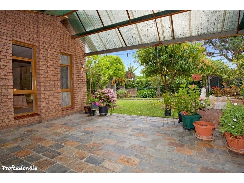 33 Burbank Avenue, East Hills NSW 2213