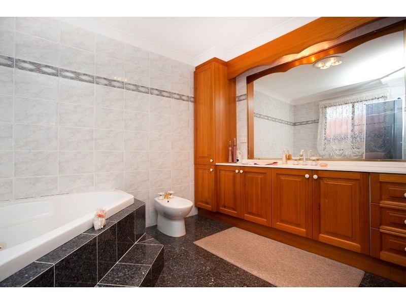 33 Burbank Avenue, East Hills NSW 2213