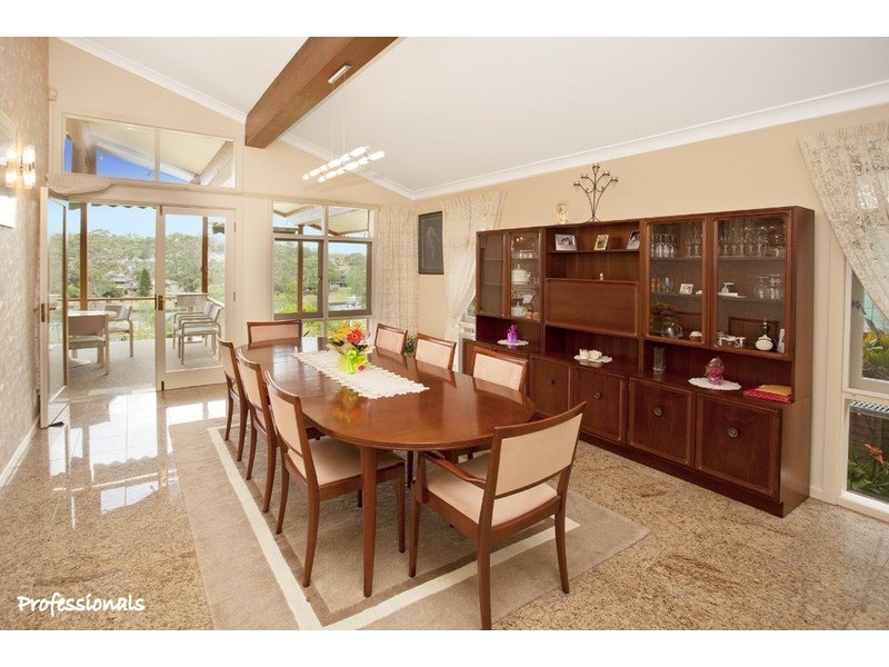 33 Burbank Avenue, East Hills NSW 2213