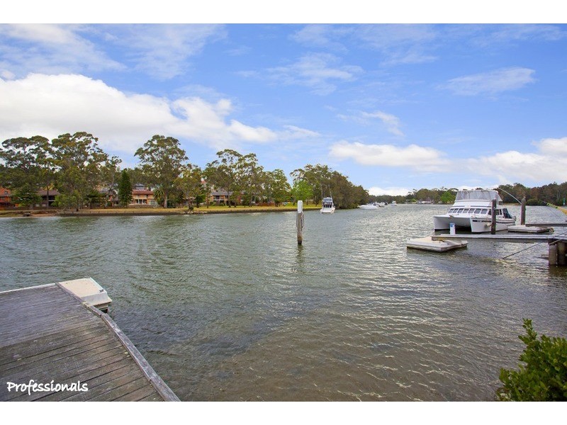 33 Burbank Avenue, East Hills NSW 2213