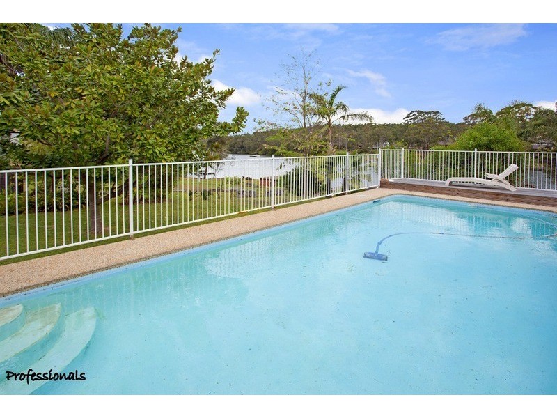 33 Burbank Avenue, East Hills NSW 2213