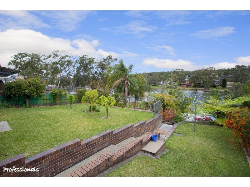 33 Burbank Avenue, East Hills NSW 2213