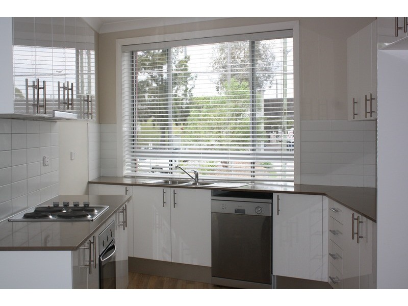 2/100 Park Road, East Hills NSW 2213