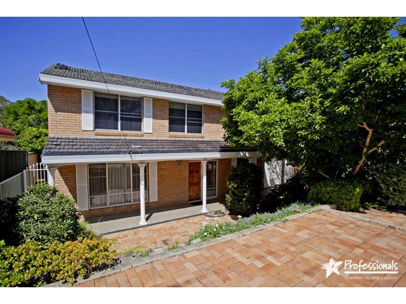 48 Thomas Street, Picnic Point NSW 2213