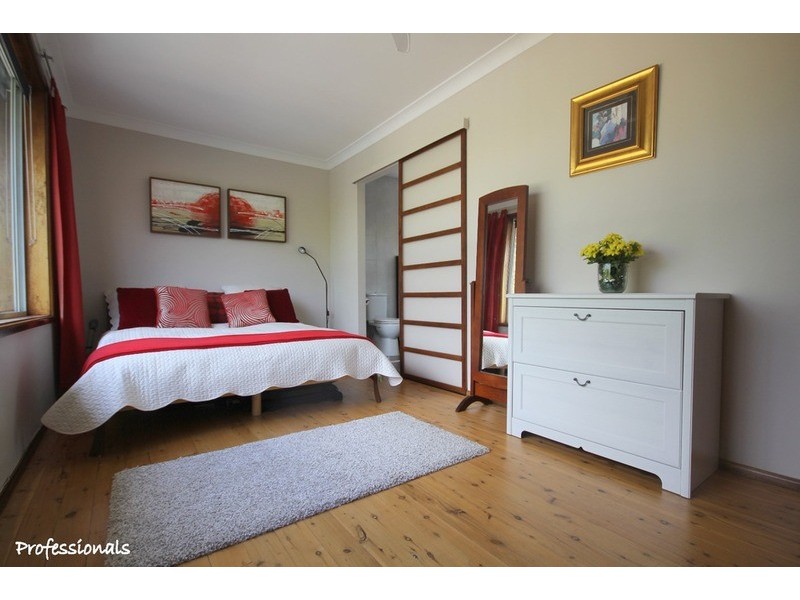 48 Thomas Street, Picnic Point NSW 2213