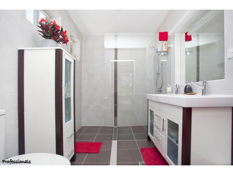 48 Thomas Street, Picnic Point NSW 2213