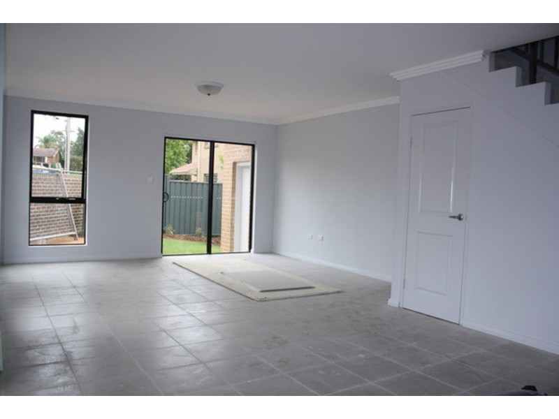 6/1 Ikara Crescent, Moorebank NSW 2170