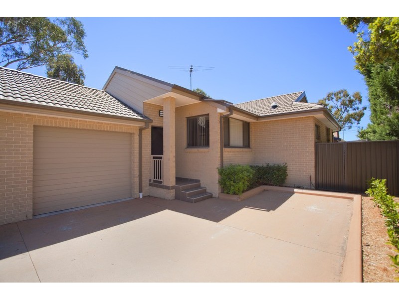 5/755 Henry Lawson Drive, Picnic Point NSW 2213