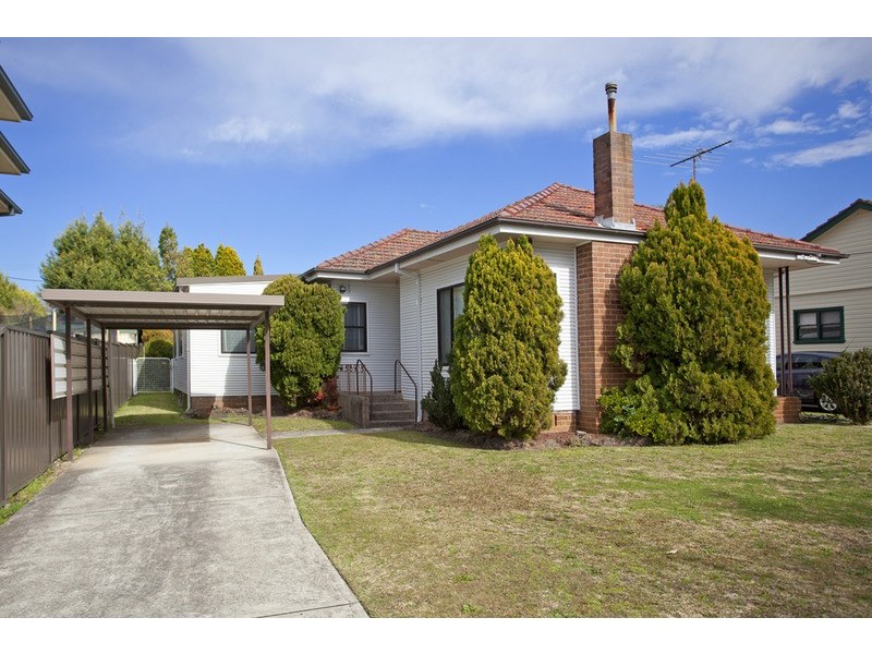 27 Edinbough Drive, Revesby Heights NSW 2212