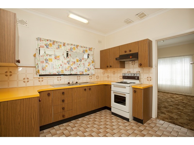 27 Edinbough Drive, Revesby Heights NSW 2212