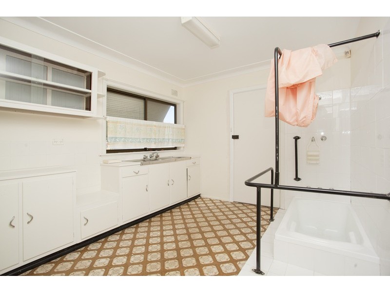 27 Edinbough Drive, Revesby Heights NSW 2212