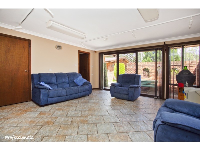 25 Drysdale Avenue, Picnic Point NSW 2213