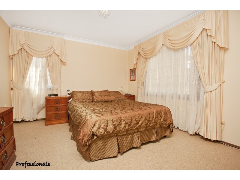 25 Drysdale Avenue, Picnic Point NSW 2213