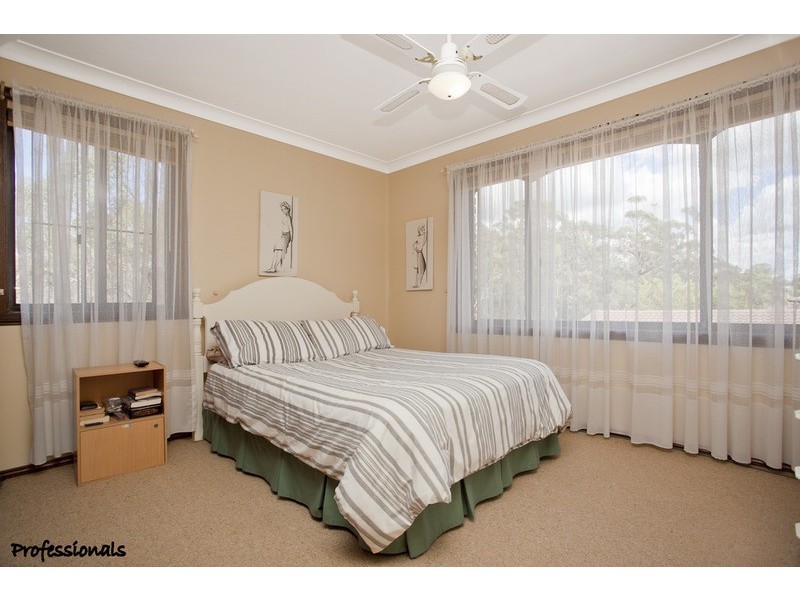 25 Drysdale Avenue, Picnic Point NSW 2213