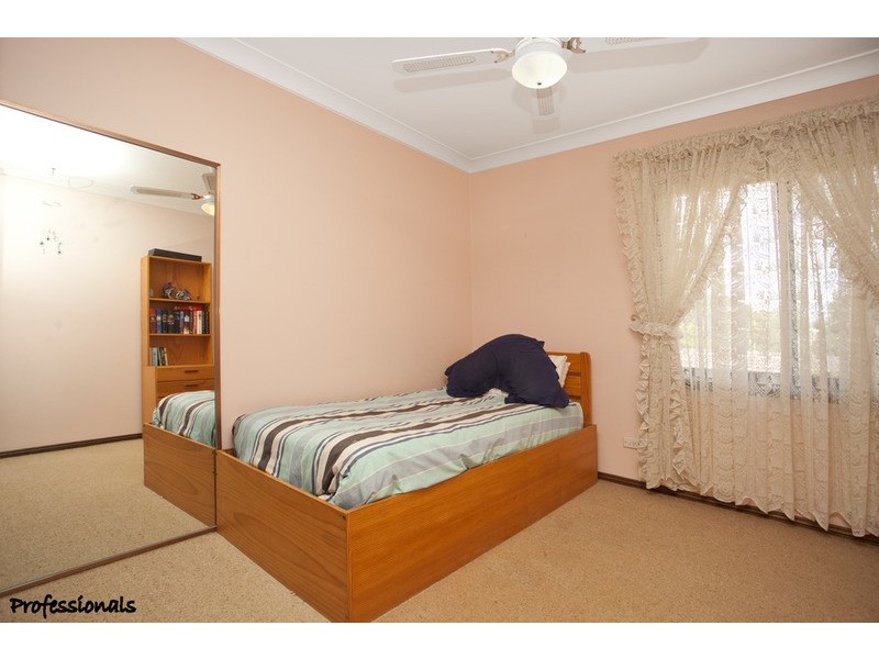 25 Drysdale Avenue, Picnic Point NSW 2213