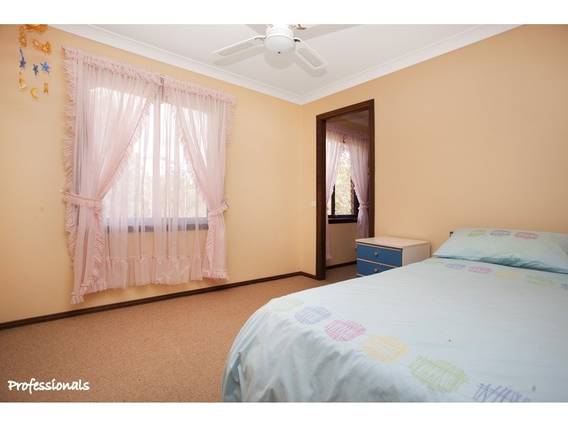 25 Drysdale Avenue, Picnic Point NSW 2213