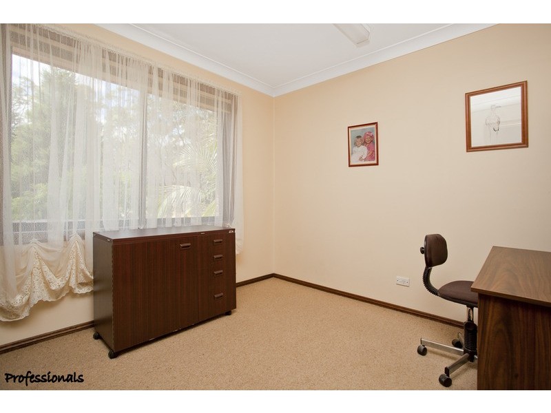 25 Drysdale Avenue, Picnic Point NSW 2213