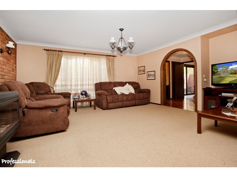 25 Drysdale Avenue, Picnic Point NSW 2213