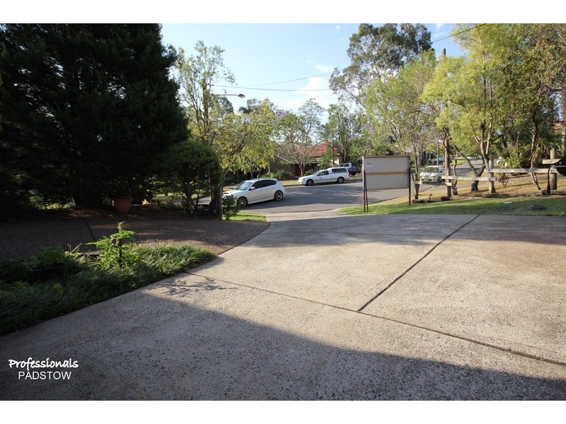 25 Drysdale Avenue, Picnic Point NSW 2213