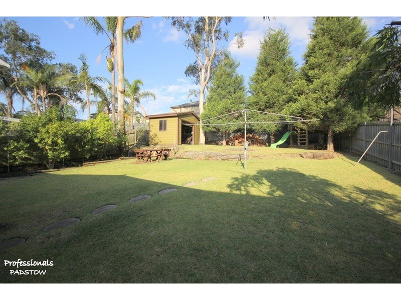 25 Drysdale Avenue, Picnic Point NSW 2213