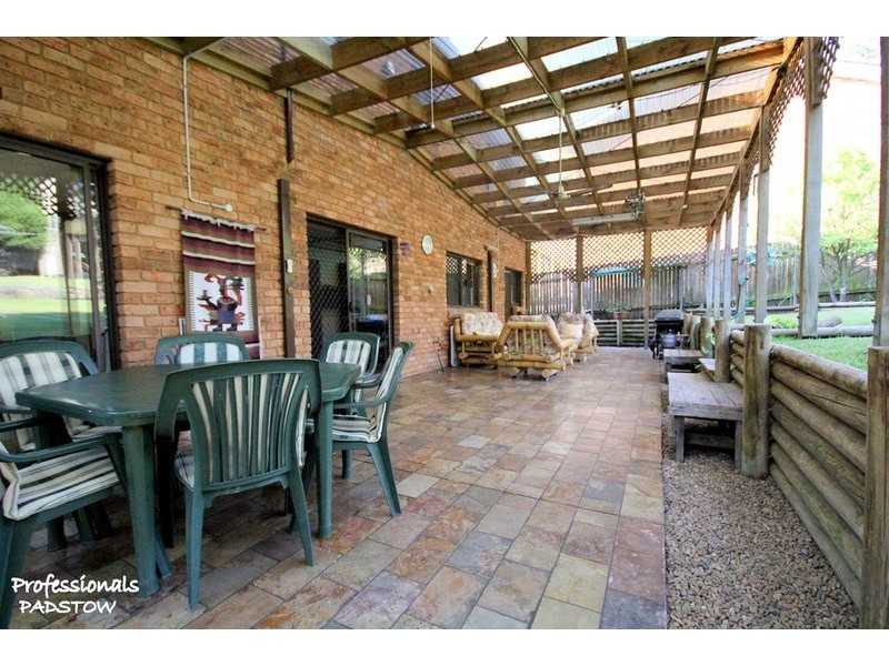 25 Drysdale Avenue, Picnic Point NSW 2213