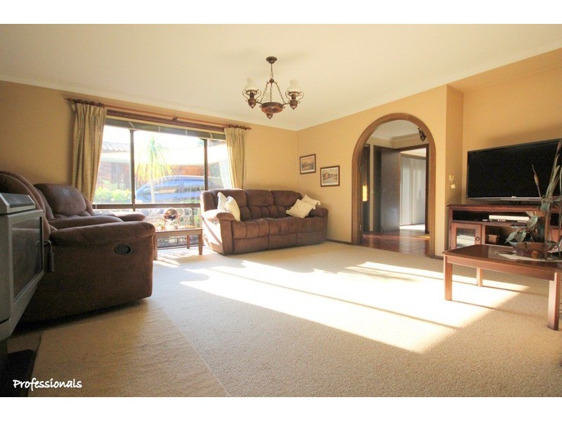 25 Drysdale Avenue, Picnic Point NSW 2213