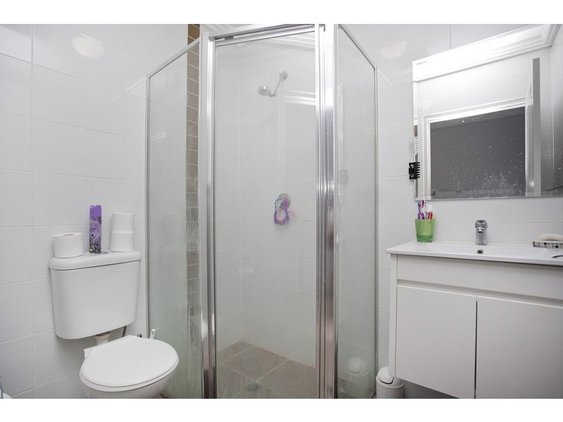2/1 Ikara Crescent, Moorebank NSW 2170