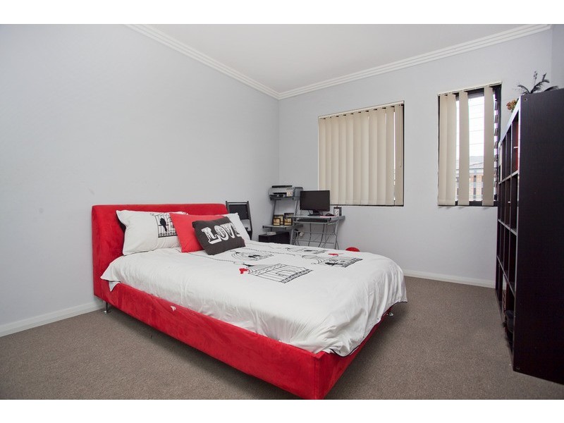 4/1 Ikara Crescent, Moorebank NSW 2170