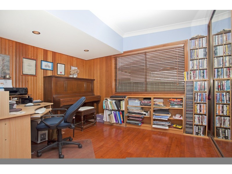 16 Valmay Avenue, Picnic Point NSW 2213