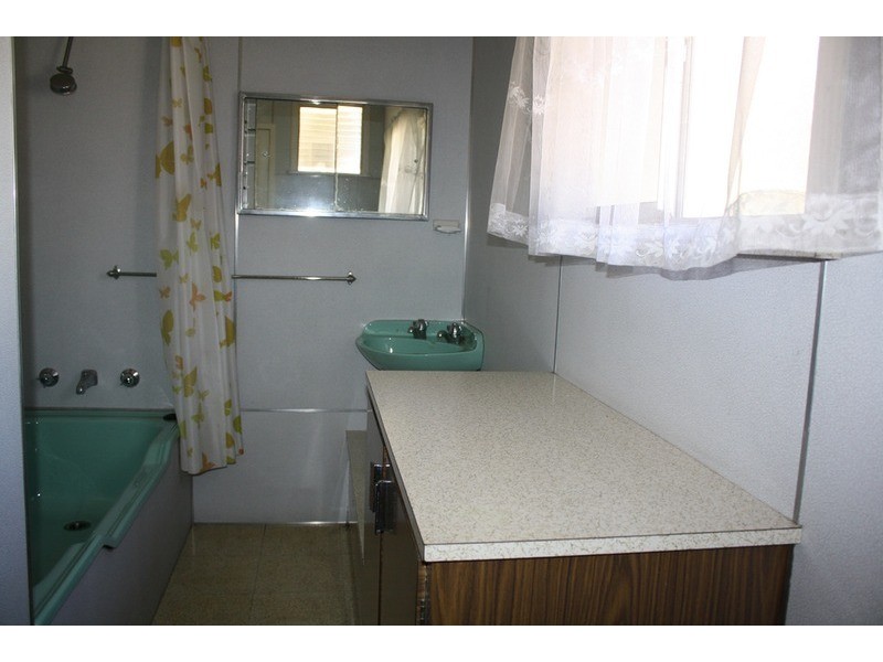 595 Henry Lawson Drive, East Hills NSW 2213