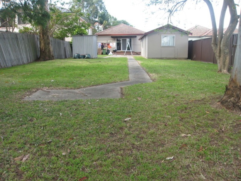 3 Maclaurin Avenue, East Hills NSW 2213