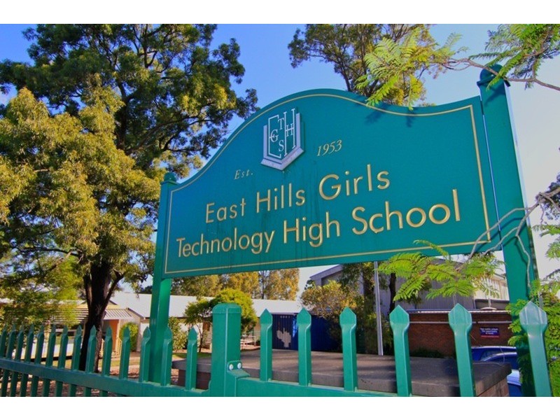 3 Maclaurin Avenue, East Hills NSW 2213