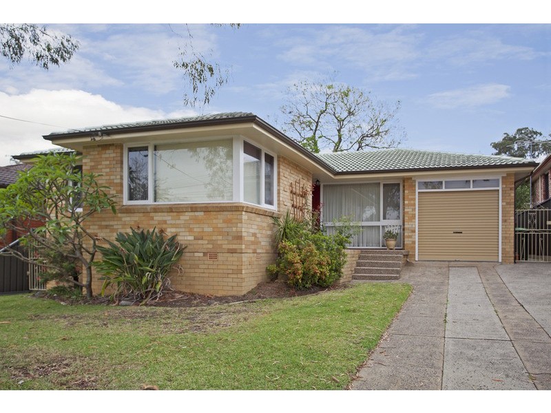 3 Amberdale Avenue, Picnic Point NSW 2213
