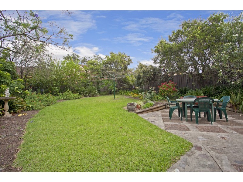 3 Amberdale Avenue, Picnic Point NSW 2213