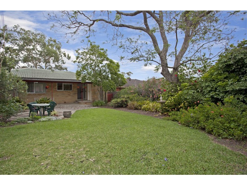 3 Amberdale Avenue, Picnic Point NSW 2213