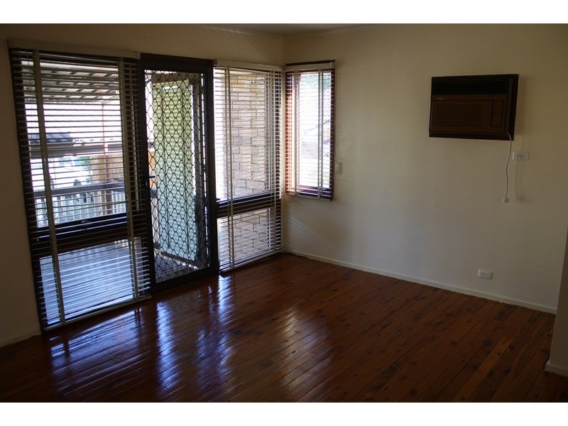 212 The Parkway, Bradbury NSW 2560