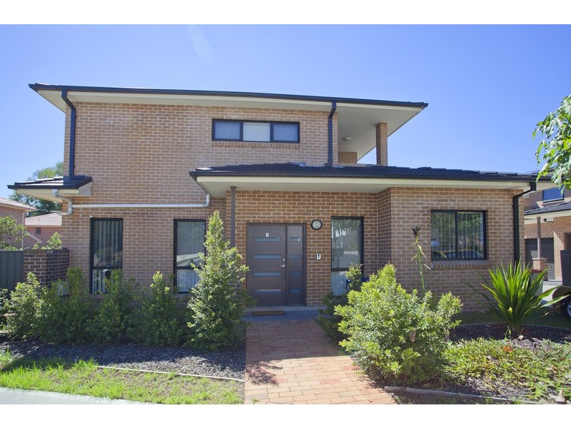 1/1 Ikara Crescent, Moorebank NSW 2170