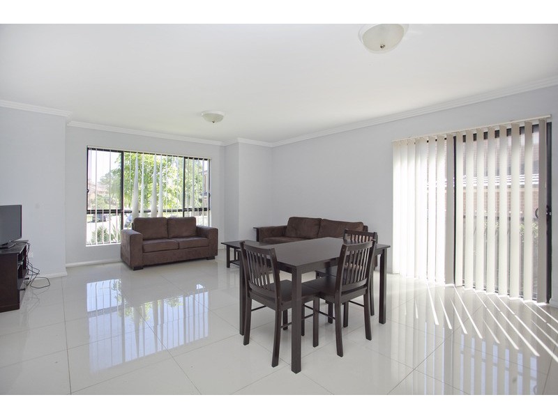 10/1 Ikara Crescent, Moorebank NSW 2170