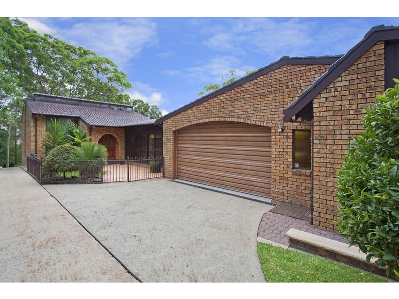 852a Henry Lawson  Drive, Picnic Point NSW 2213