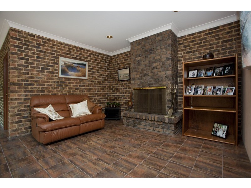 852a Henry Lawson  Drive, Picnic Point NSW 2213