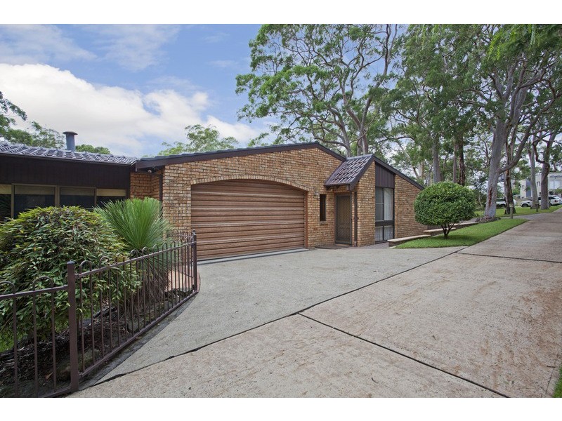 852a Henry Lawson  Drive, Picnic Point NSW 2213