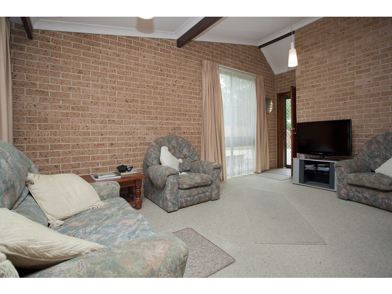 852a Henry Lawson  Drive, Picnic Point NSW 2213