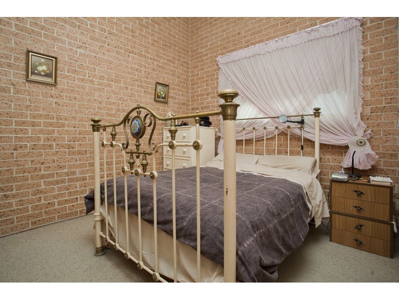 852a Henry Lawson  Drive, Picnic Point NSW 2213