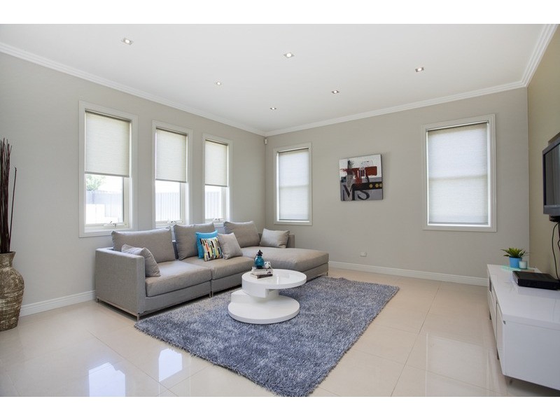 9 Seidel Avenue, Picnic Point NSW 2213