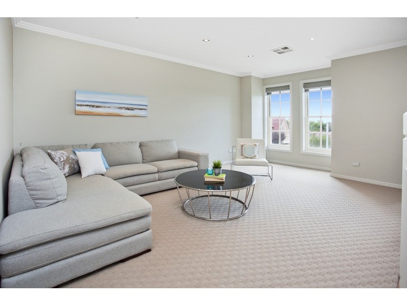 9 Seidel Avenue, Picnic Point NSW 2213