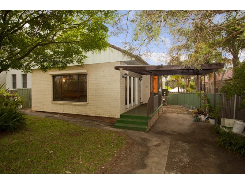 52 Thomas  Street, Picnic Point NSW 2213