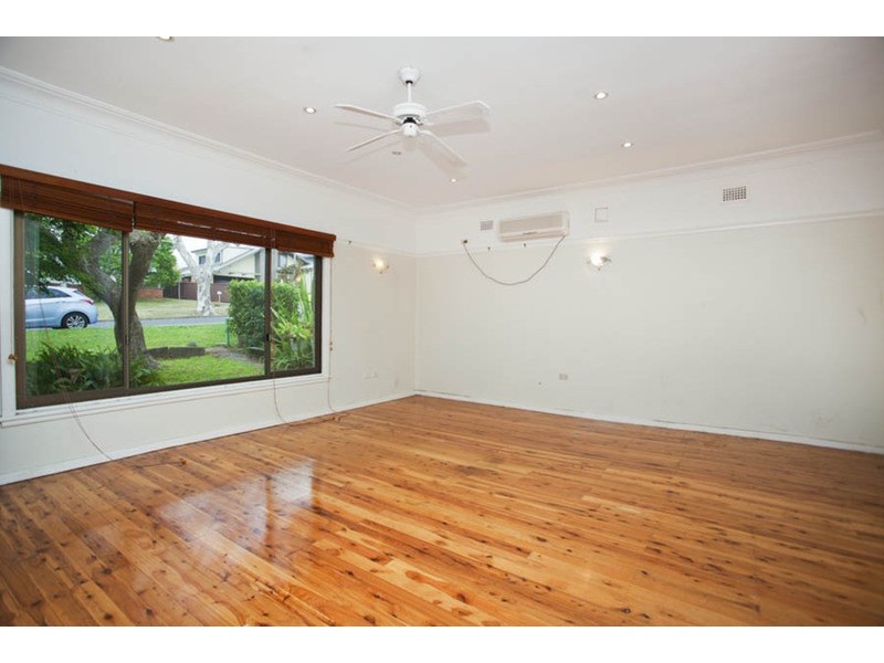 52 Thomas  Street, Picnic Point NSW 2213